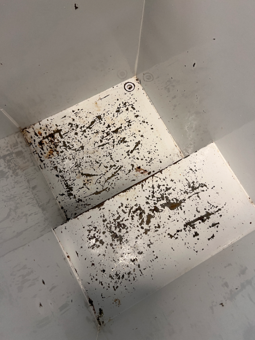 Defy 210L Chest Freezer - Visible Interior Damage - 2ndhandwarehouse.com