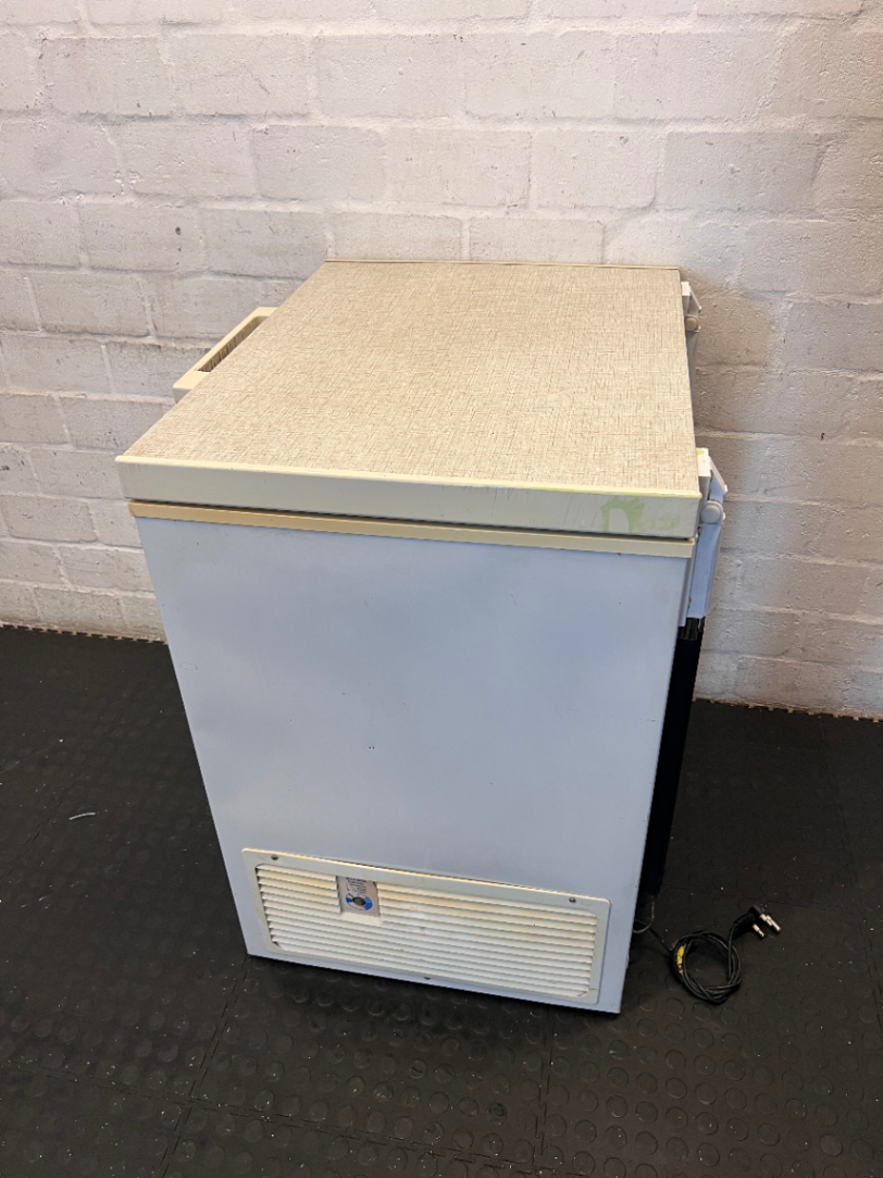 Defy 210L Chest Freezer - Visible Interior Damage - 2ndhandwarehouse.com
