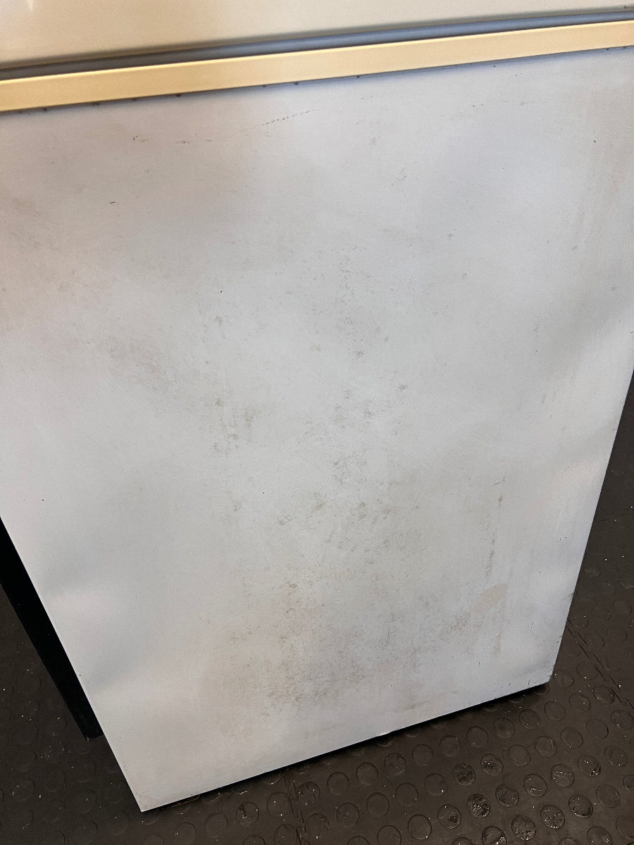 Defy 210L Chest Freezer - Visible Interior Damage - 2ndhandwarehouse.com