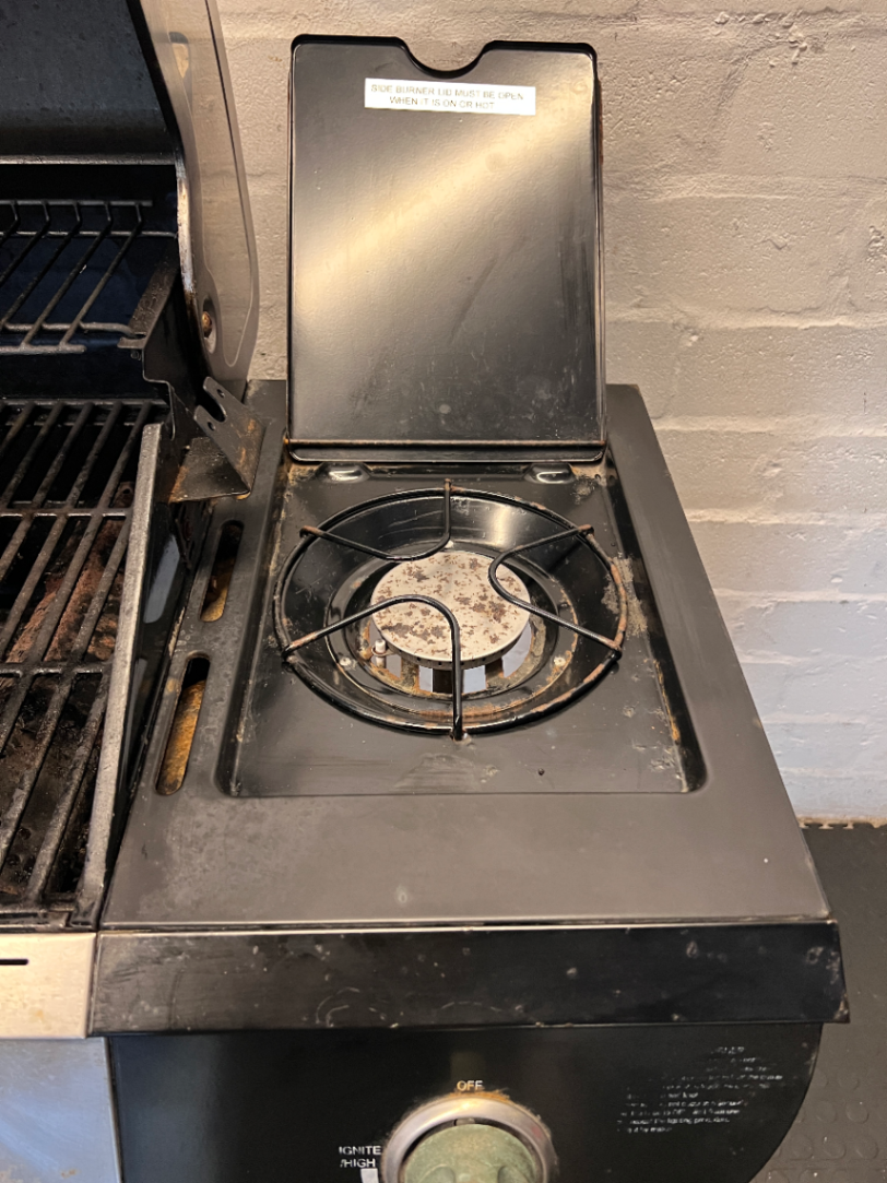 Terrace Leisure 4-Burner Gas Braai - Surface Rust & Wear - 2ndhandwarehouse.com