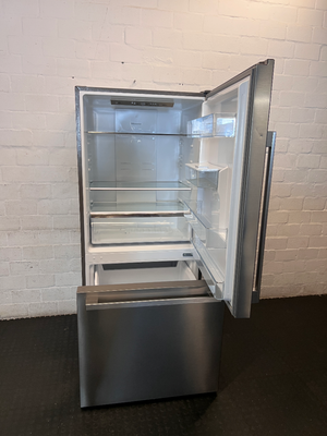 Sleek Silver Hisense Fridge with Water Dispenser - Bottom Freezer - 2ndhandwarehouse.com