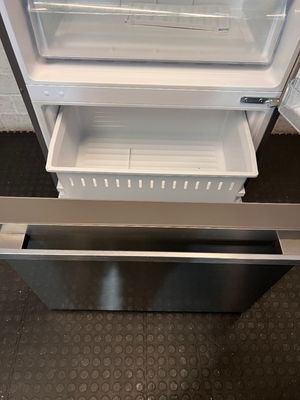 Sleek Silver Hisense Fridge with Water Dispenser - Bottom Freezer - 2ndhandwarehouse.com