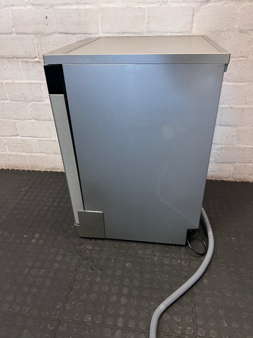 Whirlpool 13-Place Dishwasher in Silver Stainless Steel - 2ndhandwarehouse.com