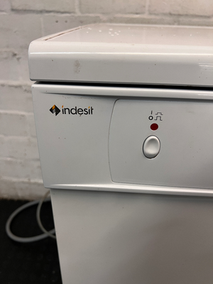 Indesit White Freestanding Dishwasher — Good Working Order - 2ndhandwarehouse.com