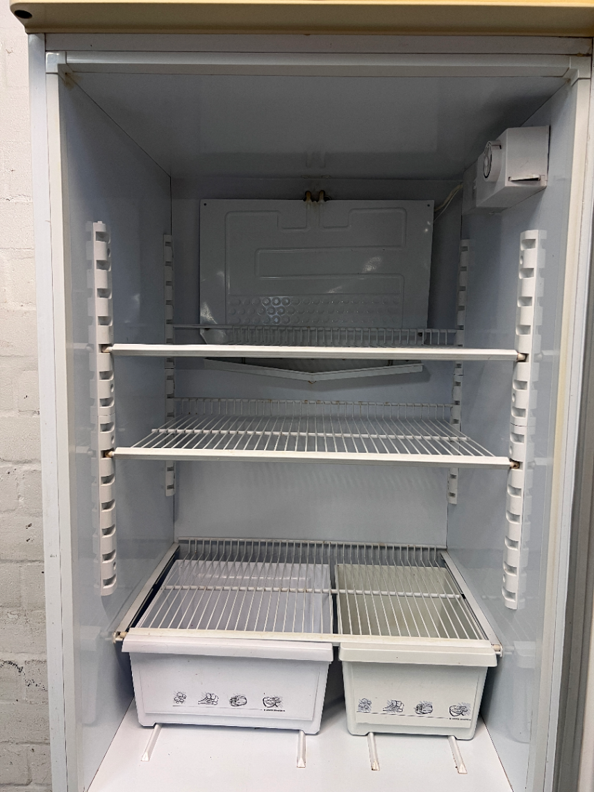 Fridge Master White Bottom Mount Fridge Freezer — Working Order with Scrapemarks in Freezer - 2ndhandwarehouse.com