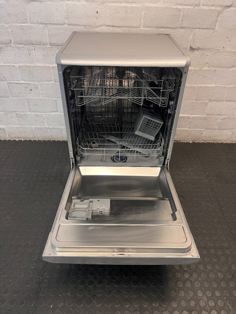 Silver Defy Freestanding Dishwasher — Working Order with Superficial Exterior D - 2ndhandwarehouse.com