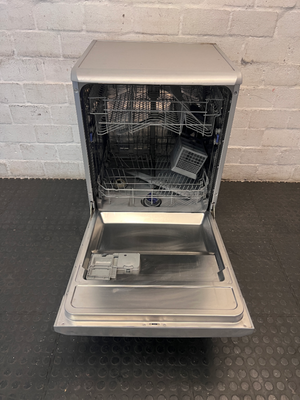Silver Defy Freestanding Dishwasher — Working Order with Superficial Exterior D - 2ndhandwarehouse.com
