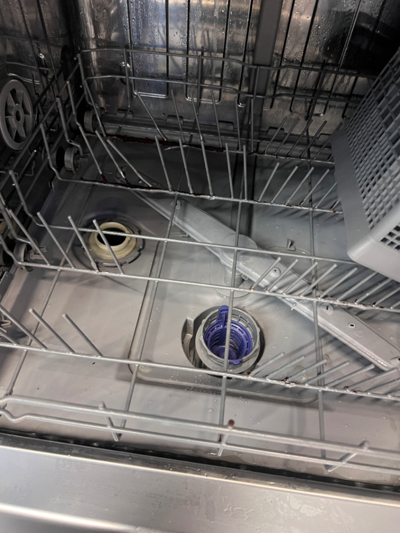 Silver Defy Freestanding Dishwasher — Working Order with Superficial Exterior D - 2ndhandwarehouse.com