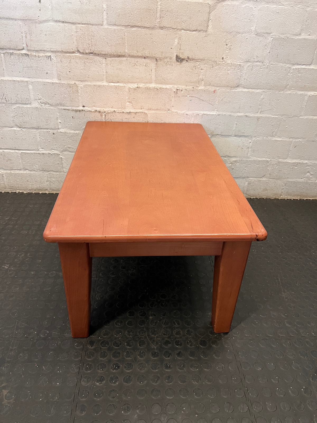 Classic Honey-Toned Wooden Coffee Table - 2ndhandwarehouse.com