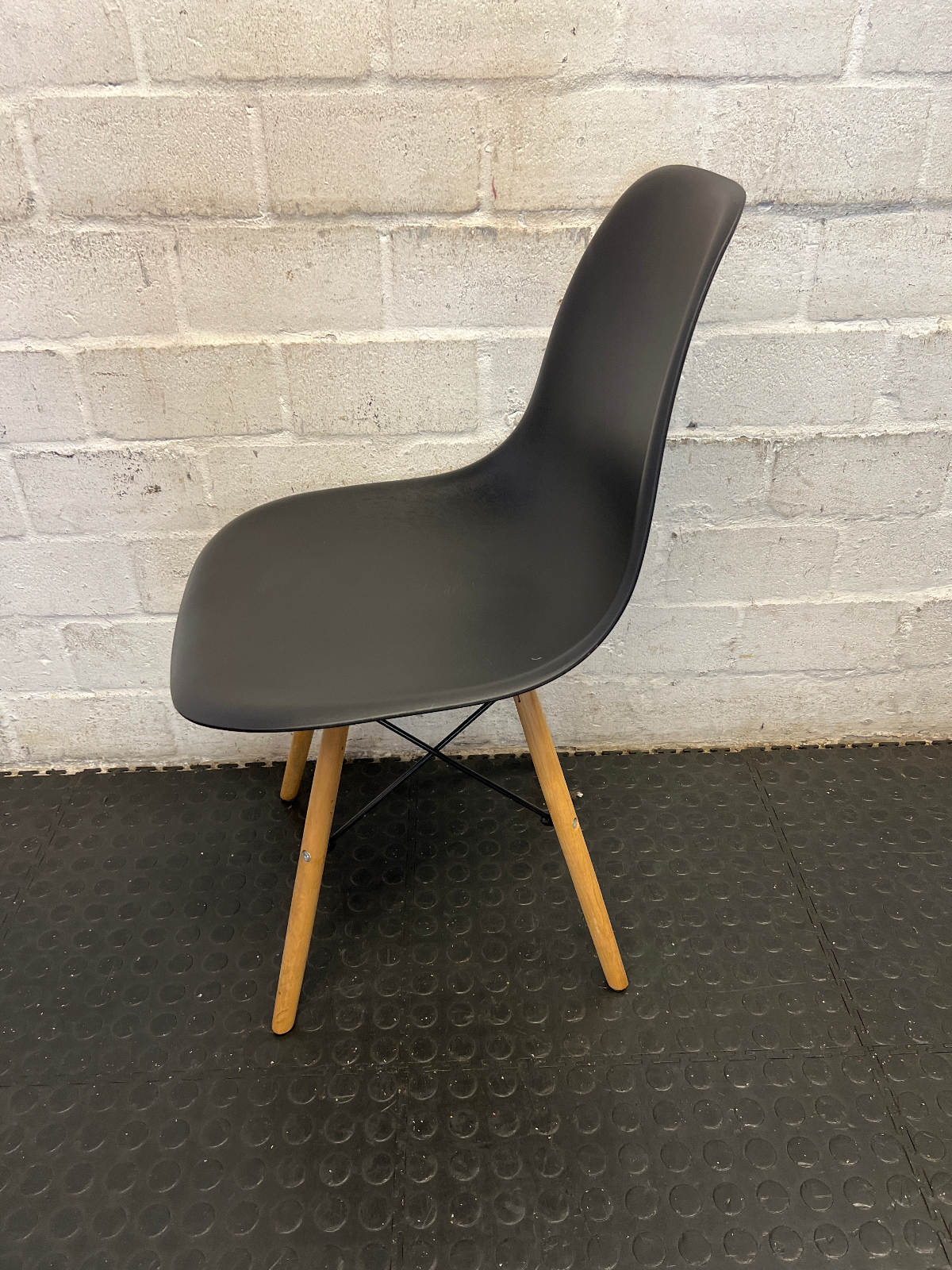 Sleek Black Mid-Century Modern Dining Chairs with Wooden Legs - 2ndhandwarehouse.com