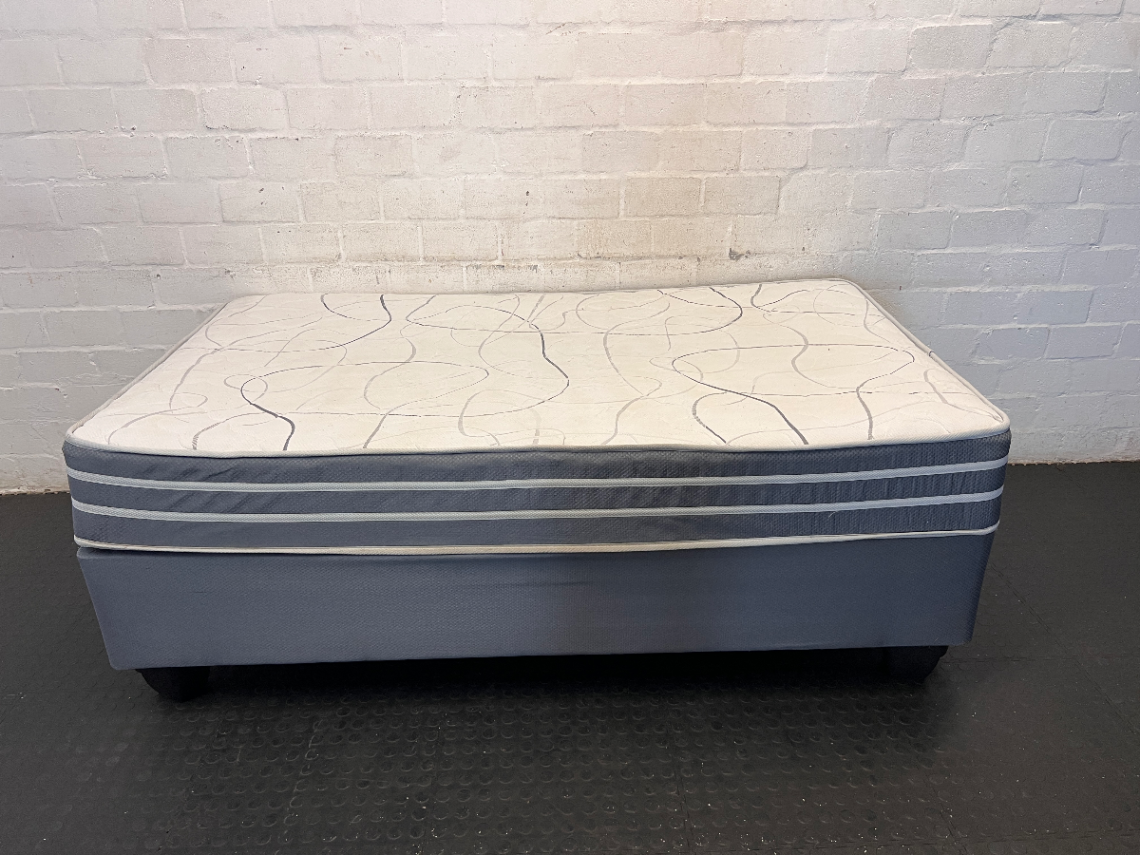 Sleepmasters Seattle MKII Three Quarter Bed Set - Small Tear on Side - 2ndhandwarehouse.com