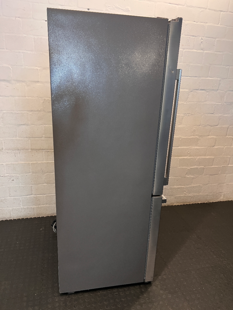 Sleek Silver Hisense Fridge with Water Dispenser - Bottom Freezer - 2ndhandwarehouse.com