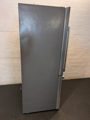 Sleek Silver Hisense Fridge with Water Dispenser - Bottom Freezer - 2ndhandwarehouse.com