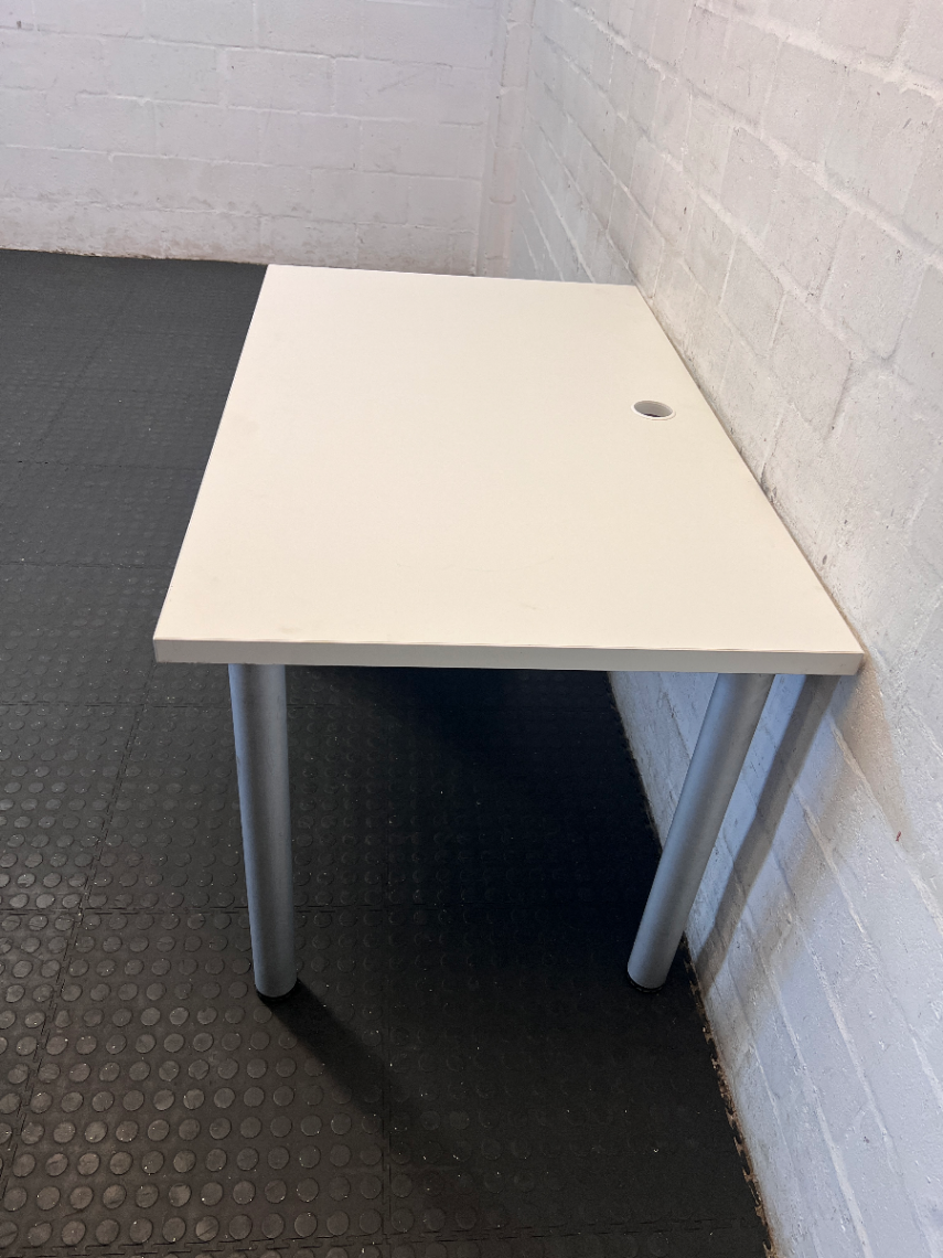 Modern White Office Desk with Pedestal Drawers - 2ndhandwarehouse.com