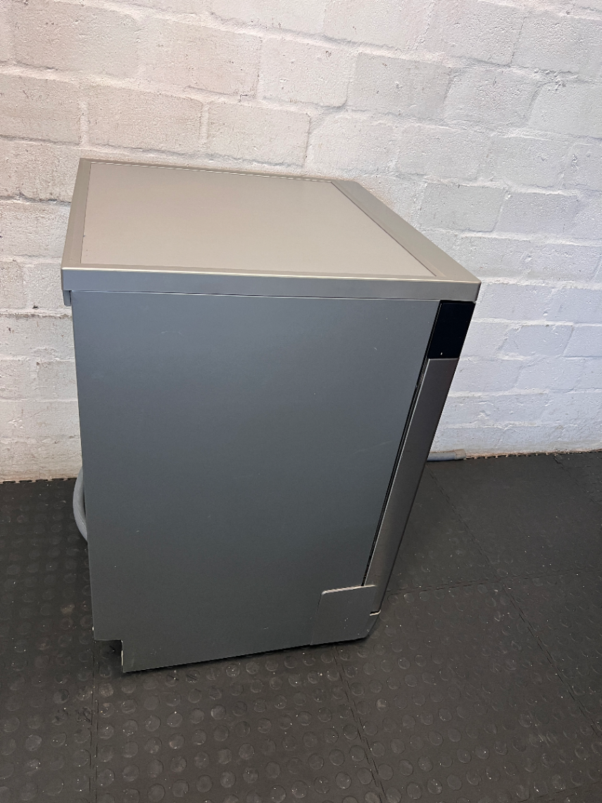 Whirlpool 13-Place Dishwasher in Silver Stainless Steel - 2ndhandwarehouse.com