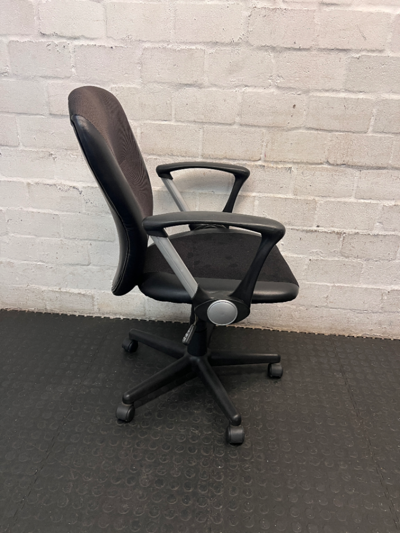 Ergonomic Two-Tone Office Chair with Armrests - 2ndhandwarehouse.com