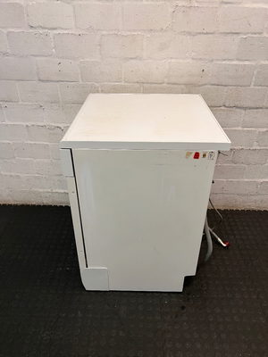 Indesit White Freestanding Dishwasher — Good Working Order - 2ndhandwarehouse.com
