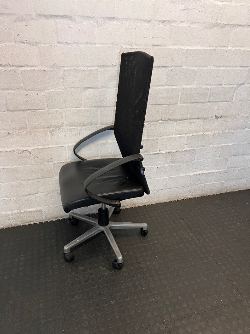Black High-Back Mesh Office Chair with Swivel Base — Used - Fair Condition with Visible Scuffing - 2ndhandwarehouse.com