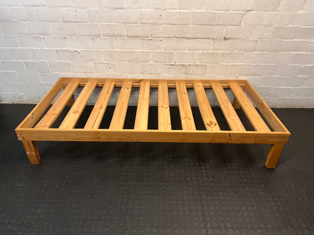 Classic Wooden Slatted Single Bed Frame — Great Condition - 2ndhandwarehouse.com