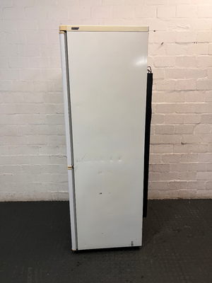 Fridge Master White Bottom Mount Fridge Freezer — Working Order with Scrapemarks in Freezer - 2ndhandwarehouse.com