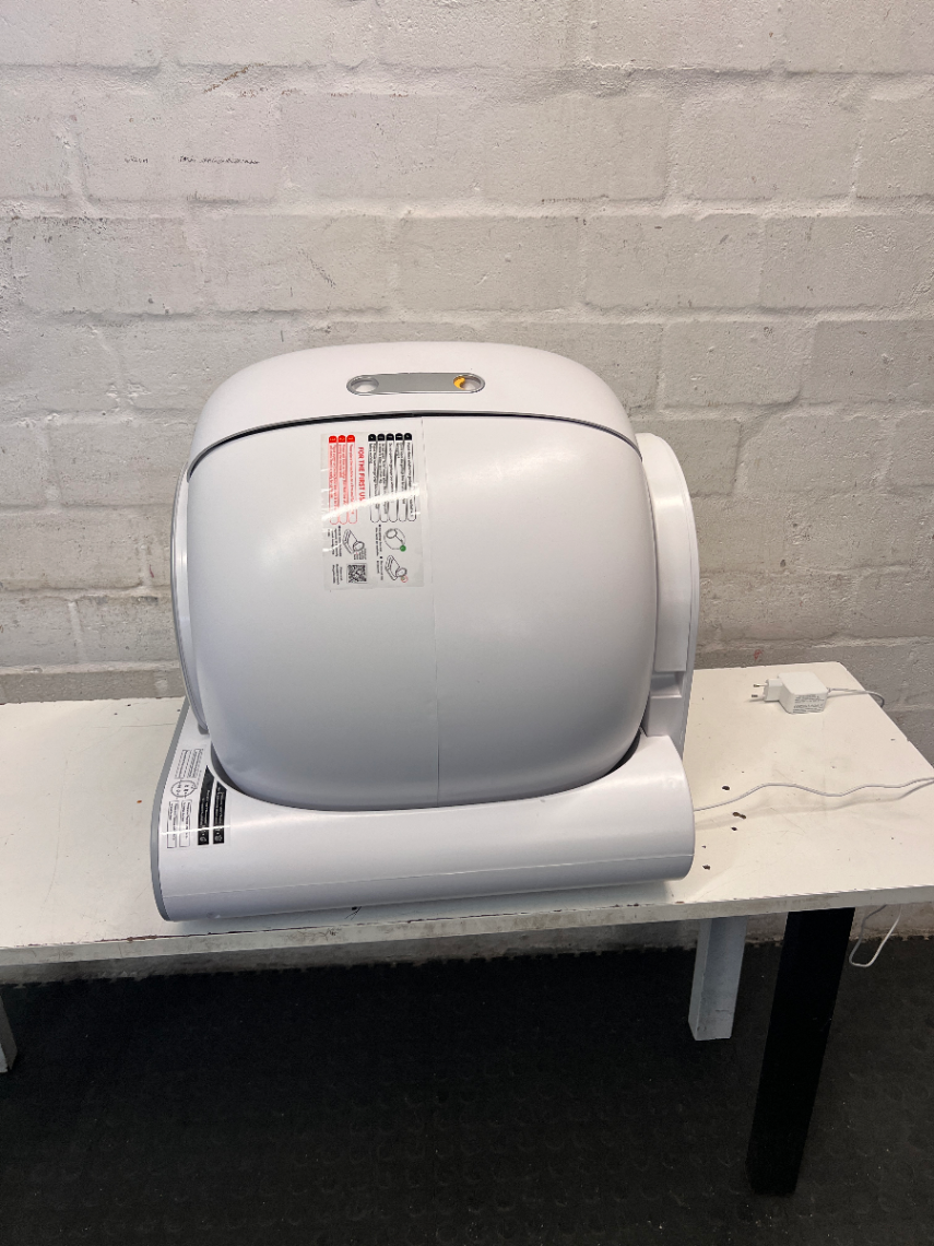 White Automatic Self-Cleaning Cat Litterbox — Good Working O - 2ndhandwarehouse.com