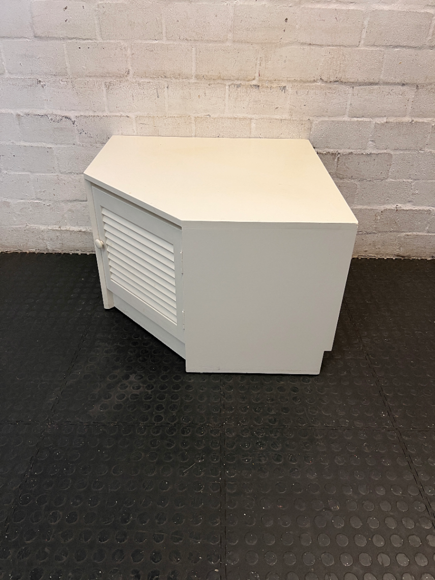 5 Piece White Bedroom Wardrobe and Dressing Unit — Well Used with Worn Paint F - 2ndhandwarehouse.com