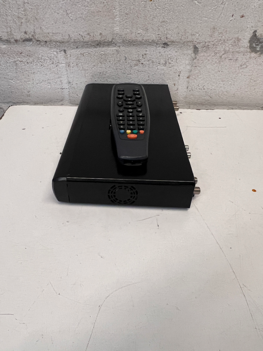 DStv HD PVR Decoder with Remote Control — Operational with Missing Power Adapter and Casing D - 2ndhandwarehouse.com