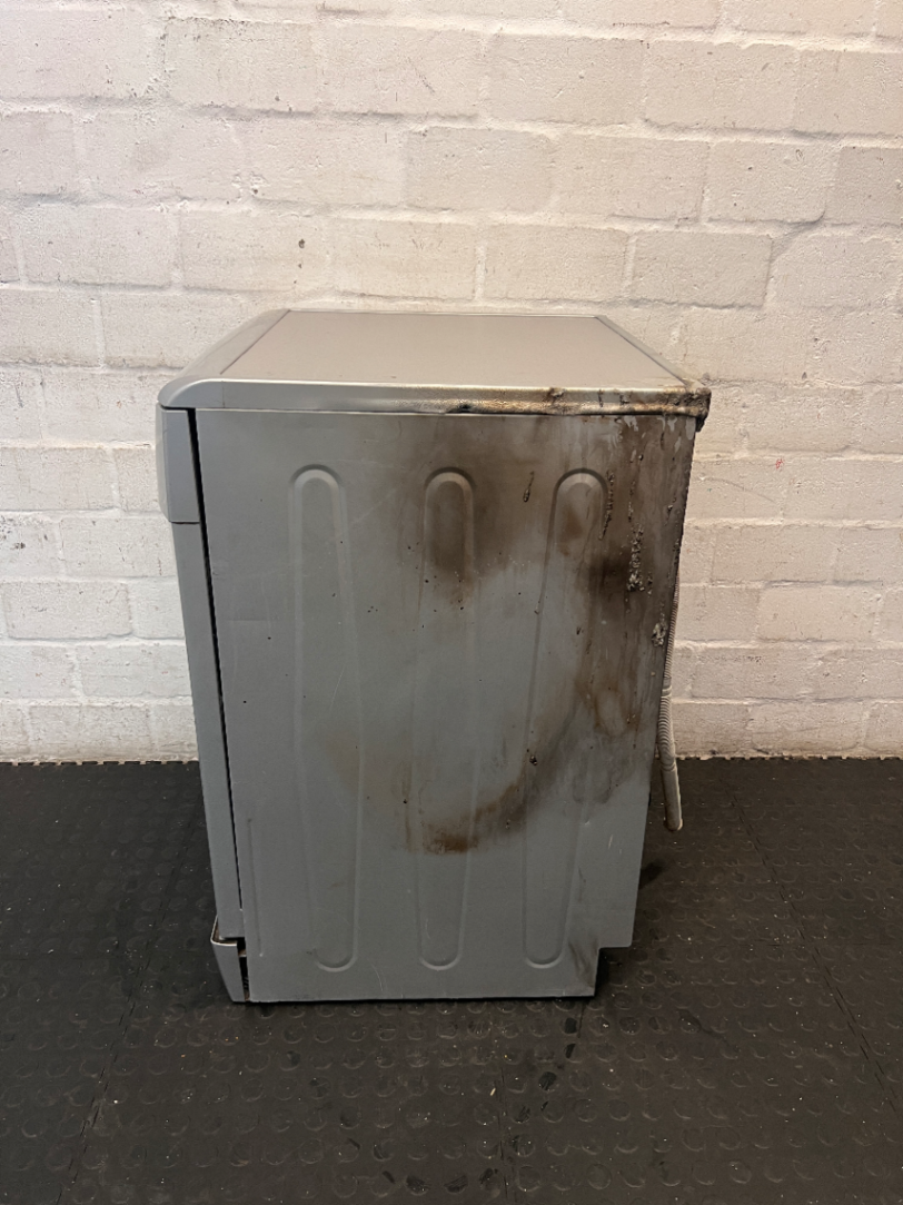 Silver Defy Freestanding Dishwasher — Working Order with Superficial Exterior D - 2ndhandwarehouse.com