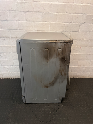 Silver Defy Freestanding Dishwasher — Working Order with Superficial Exterior D - 2ndhandwarehouse.com