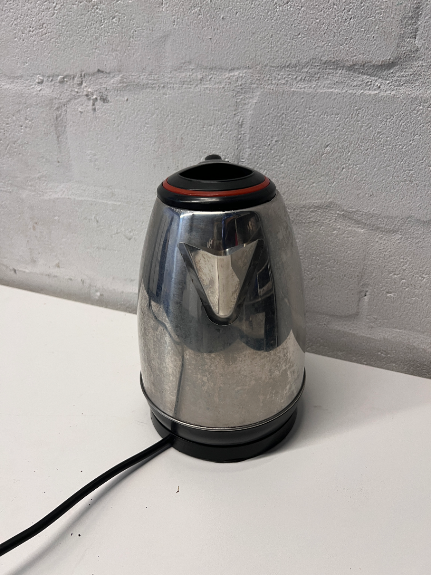 Stainless Steel Cordless Electric Kettle — Good Working Order - 2ndhandwarehouse.com