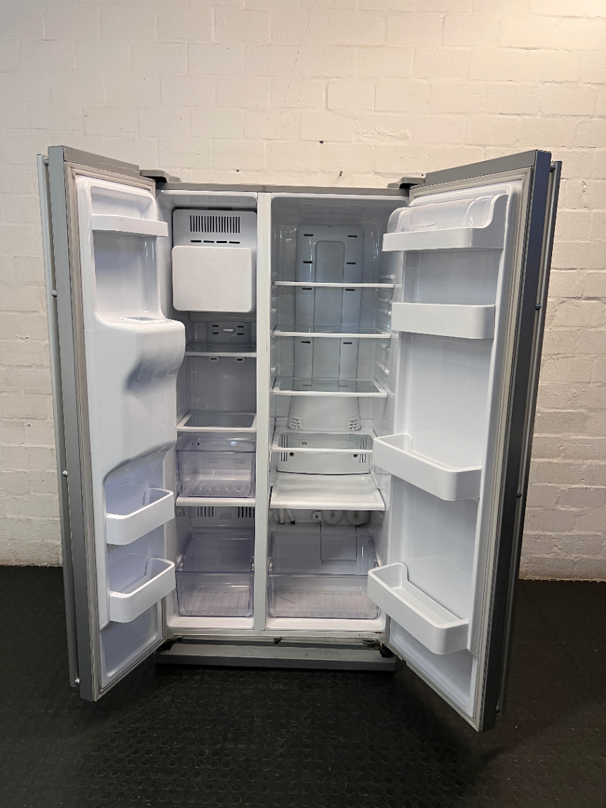 Samsung Grey Side-by-Side Fridge Freezer with Dispenser — Power Fault and Structural Damage
