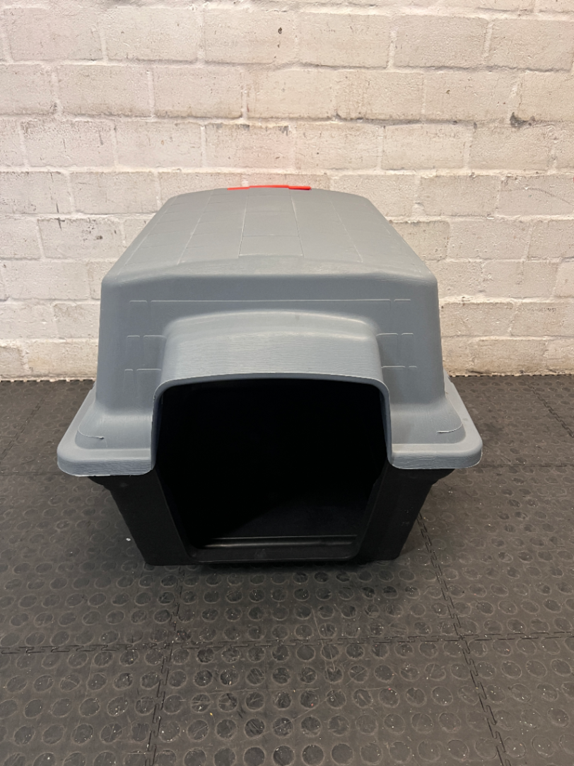 Two-Tone Plastic Dog Kennel with Textured Roof — Fair Used Condition