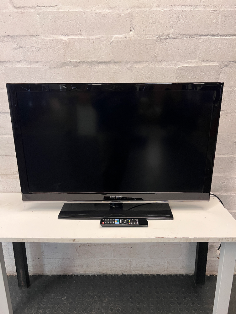 40-inch Samsung Full HD LCD TV with Remote — Good Working Order