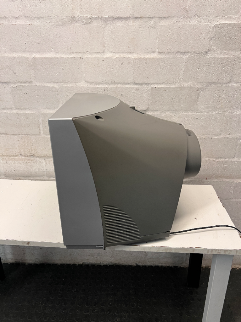 Samsung Plano Silver CRT Television — No Picture Displayed