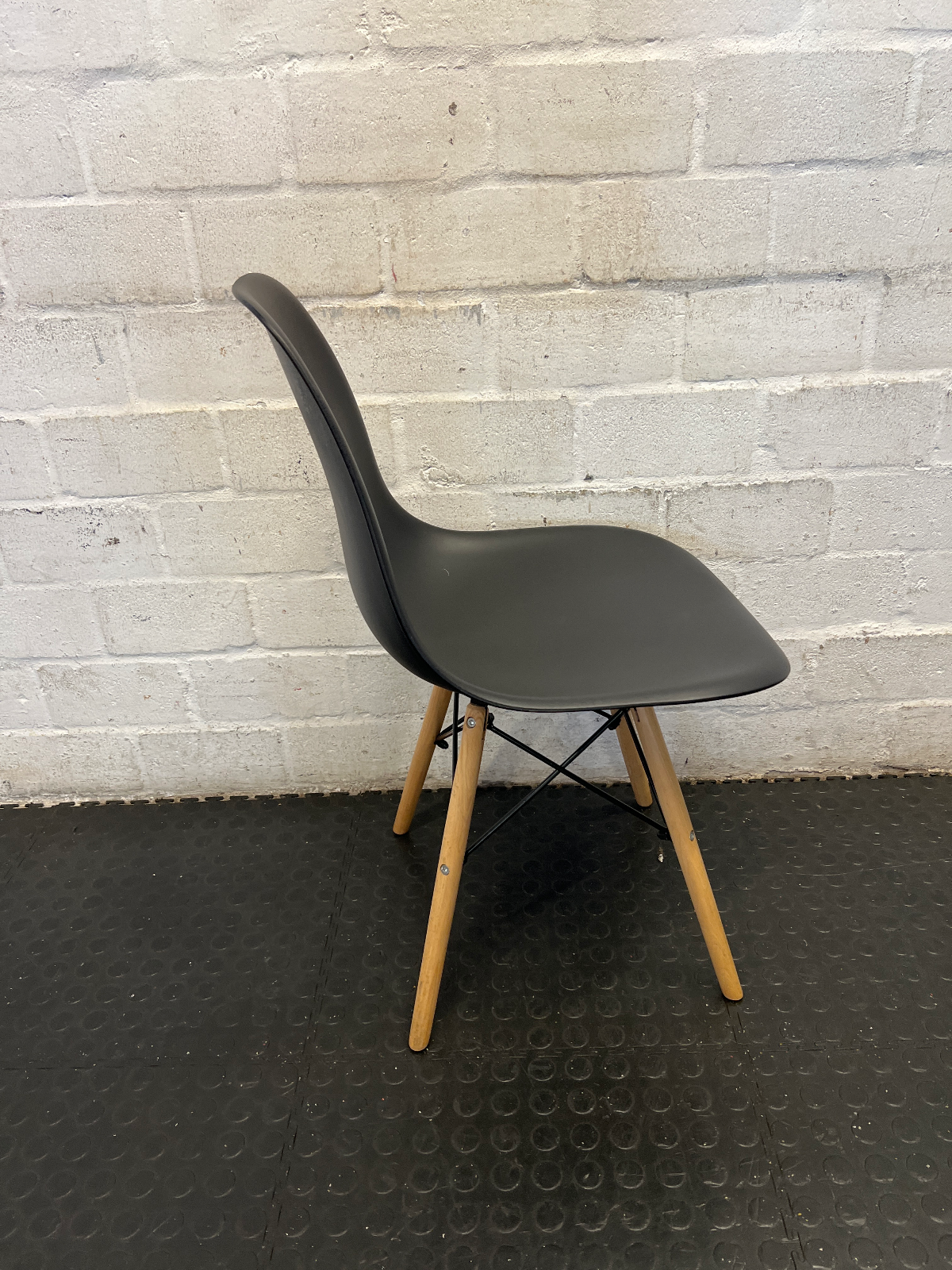 Sleek Black Mid-Century Modern Dining Chairs with Wooden Legs - 2ndhandwarehouse.com
