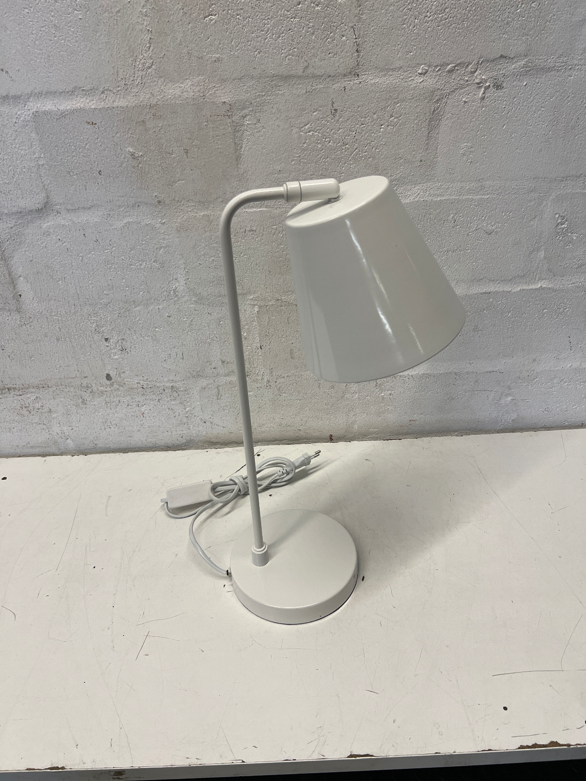 Pair of Minimalist White Metal Desk Lamps - 2ndhandwarehouse.com
