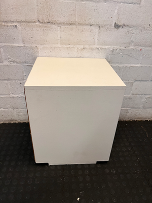 White 3-Drawer Side Table / Pedestal - 2ndhandwarehouse.com