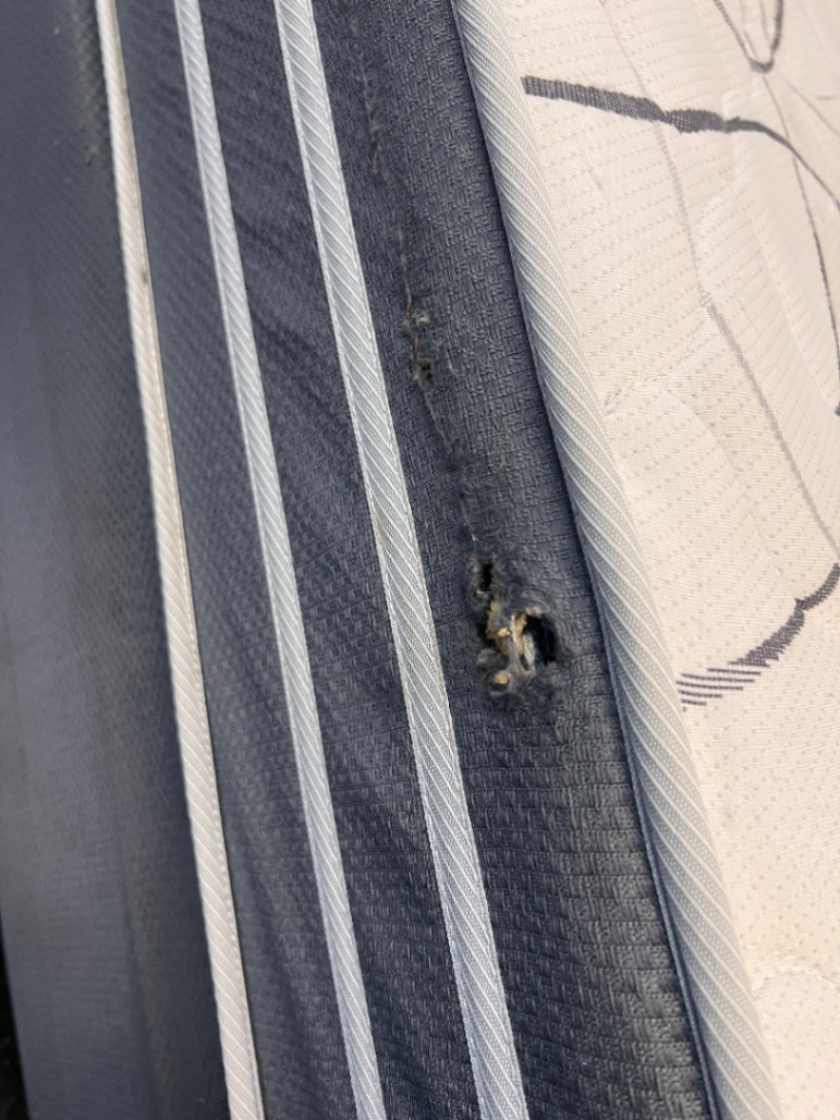 Sleepmasters Seattle MKII Three Quarter Bed Set - Small Tear on Side - 2ndhandwarehouse.com