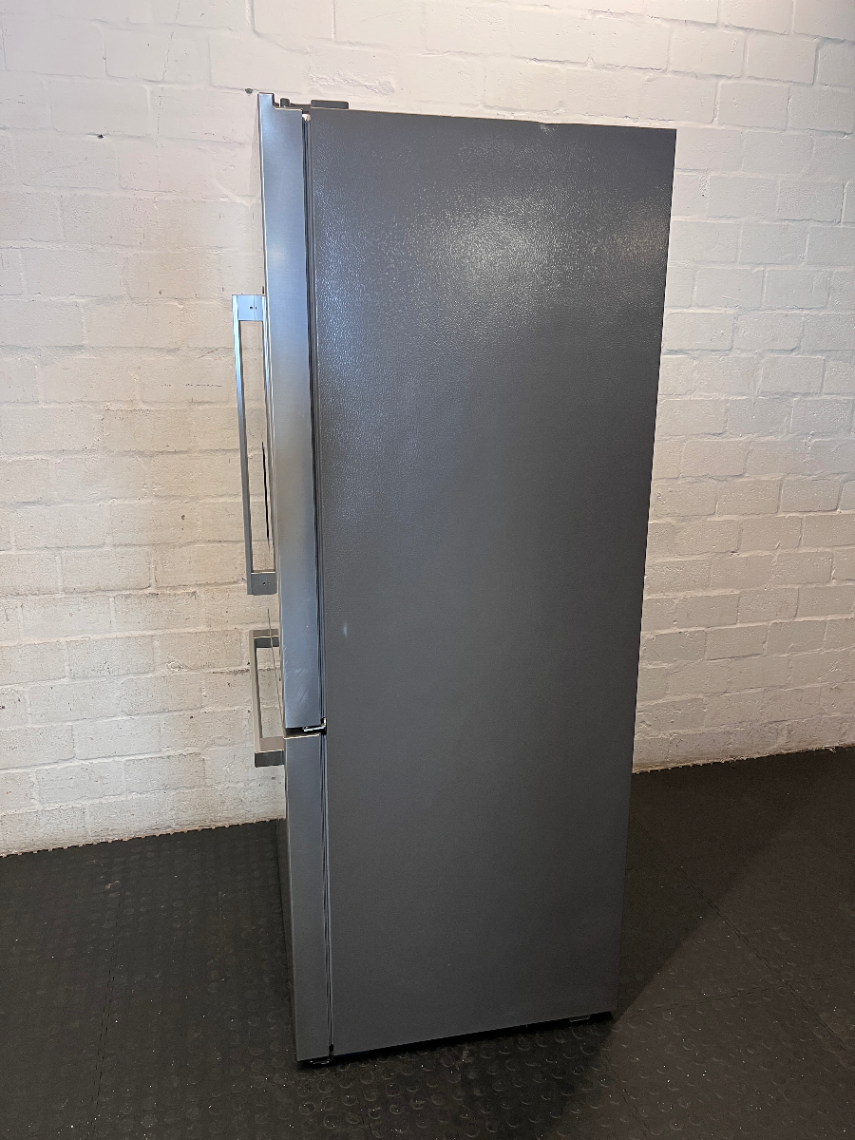 Sleek Silver Hisense Fridge with Water Dispenser - Bottom Freezer - 2ndhandwarehouse.com