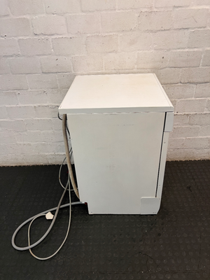 Indesit White Freestanding Dishwasher — Good Working Order - 2ndhandwarehouse.com