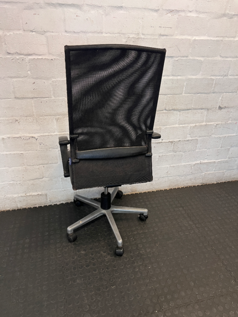 Black High-Back Mesh Office Chair with Swivel Base — Used - Fair Condition with Visible Scuffing - 2ndhandwarehouse.com