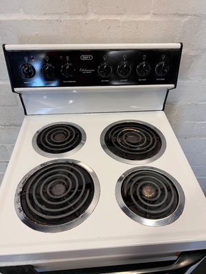 Defy Kitchenaire Six Twenty Electric Stove — One Plate Not Working and Rusted Coils - 2ndhandwarehouse.com