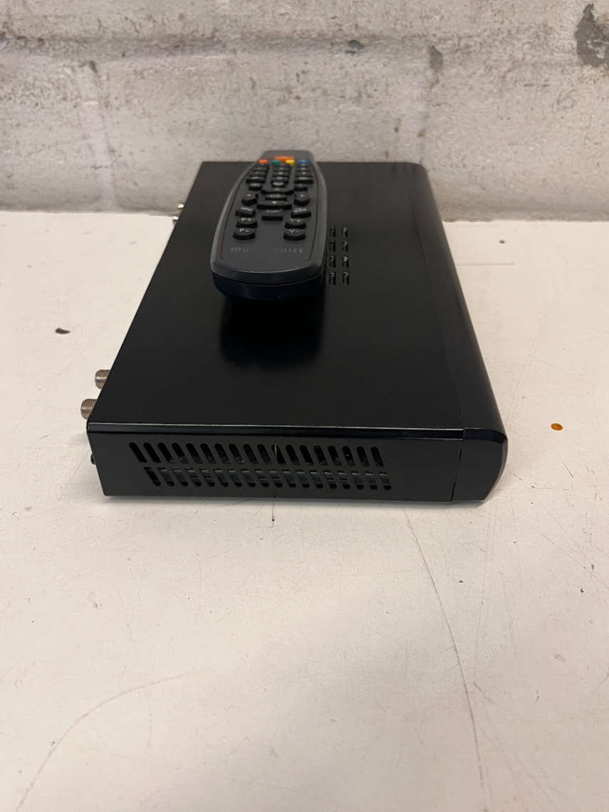 DStv HD PVR Decoder with Remote Control — Operational with Missing Power Adapter and Casing D - 2ndhandwarehouse.com