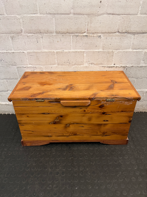Classic Oregon Pine Kist — Broken Parts and Damaged Hinges