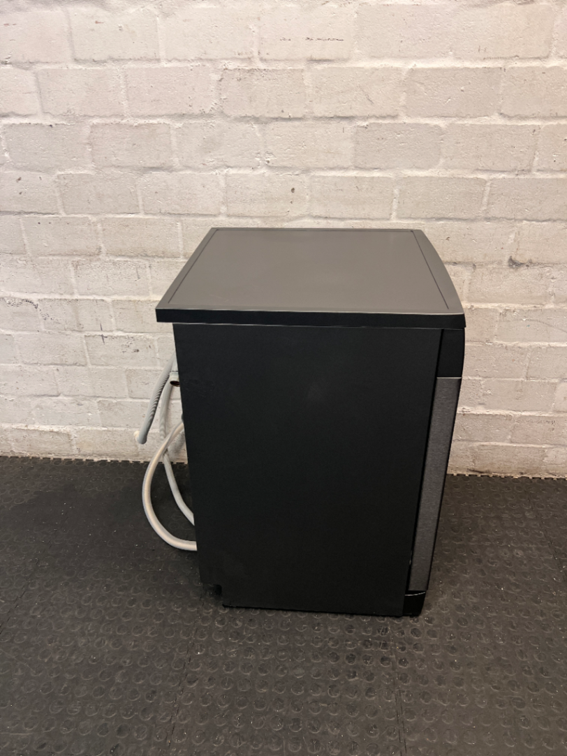 Siemens Silver Freestanding Dishwasher — Good Working Order