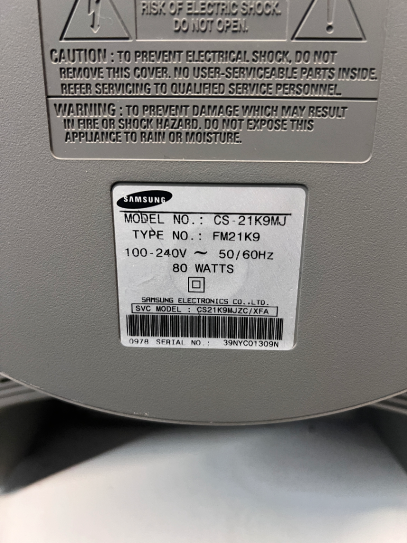 Samsung Plano Silver CRT Television — No Picture Displayed