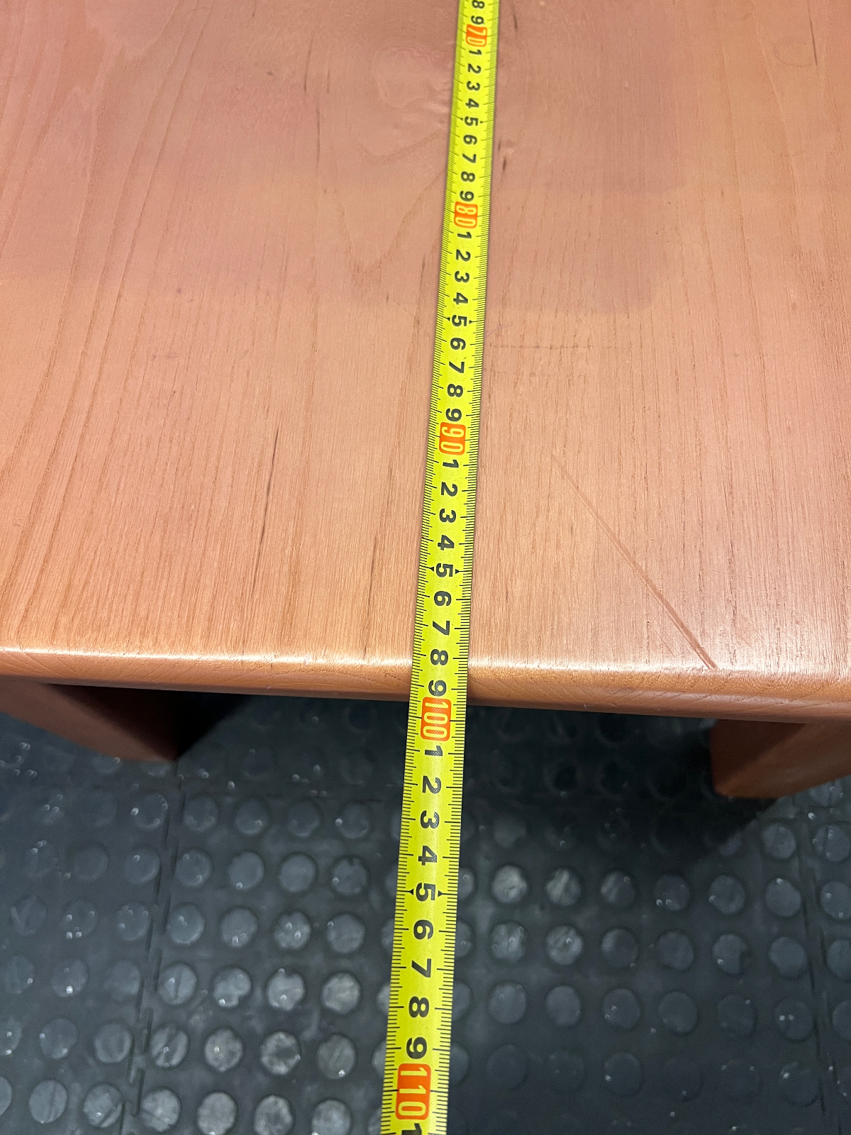 Classic Honey-Toned Wooden Coffee Table - 2ndhandwarehouse.com