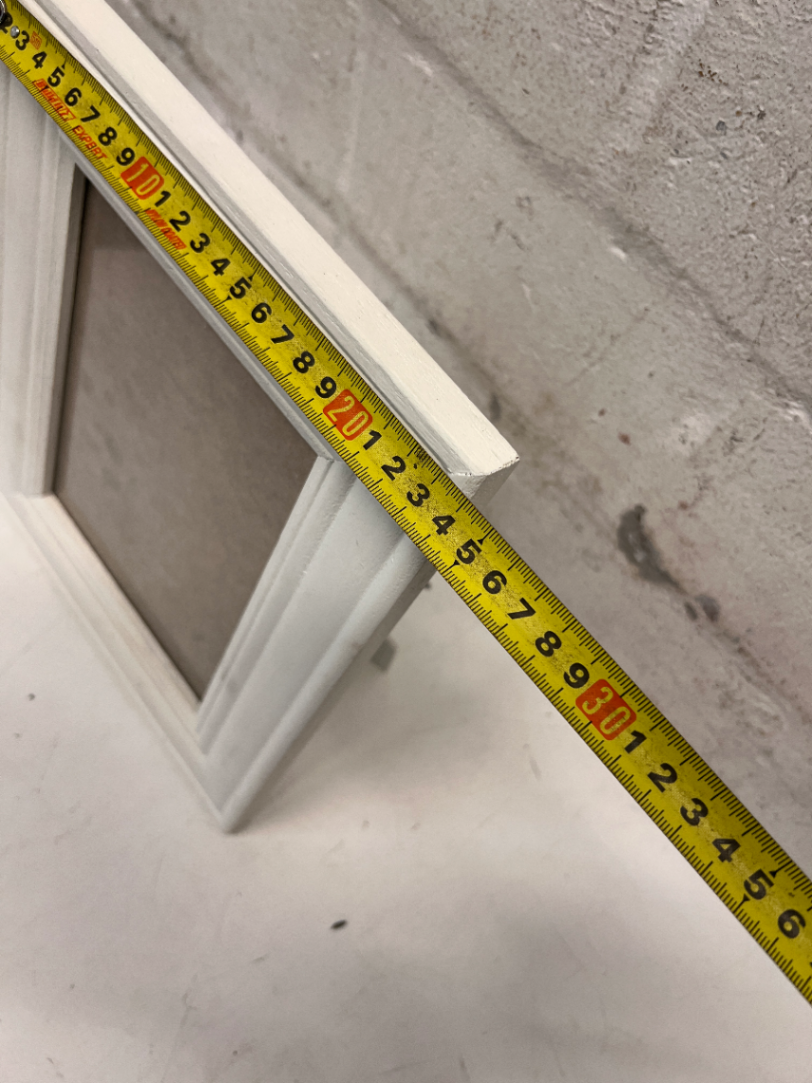 Classic White Contoured Picture Frame — Good Working Order - 2ndhandwarehouse.com