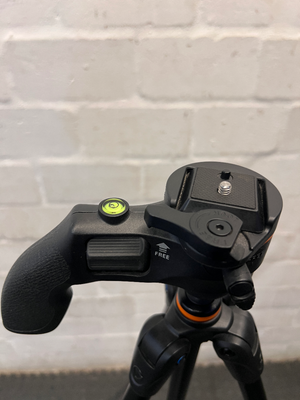 Vanguard Tripod with Pistol Grip Handle — Good Working Order