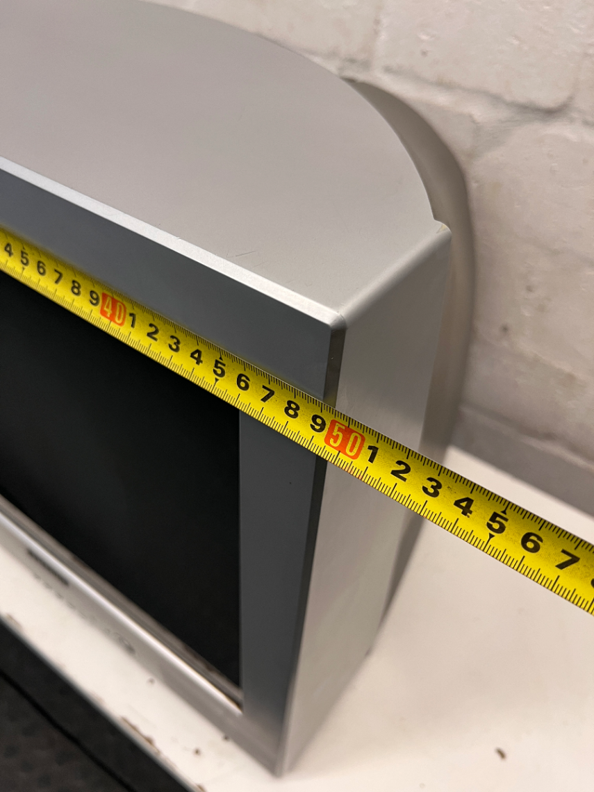 Samsung Plano Silver CRT Television — No Picture Displayed